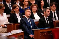 Край на ерата Орбан. Мадяр се закле и сложи европейското знаме