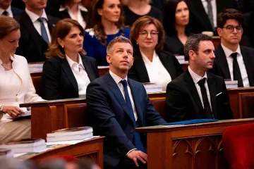Край на ерата Орбан. Мадяр се закле и сложи европейското знаме