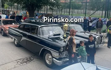 Соц класика на Цола Драгойчева стана атракция №1 на парад
