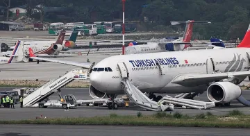 Самолет с 277 пътници се запали на летището в Катманду
