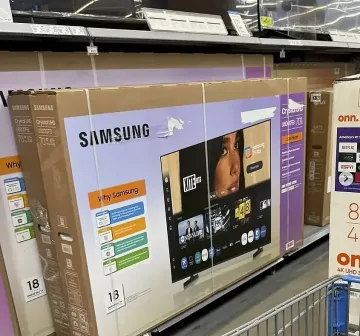 Дуа Липа съди Samsung за 15 млн. долара 