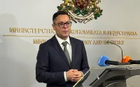 Пулев удари спирачка на разходите в държавните дружества