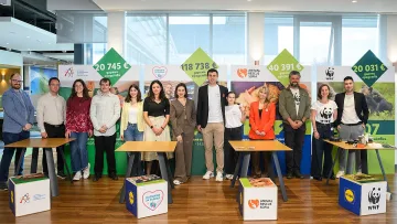 Клиентите на Lidl превърнаха милиони бутилки в дарения за деца, животни и природа