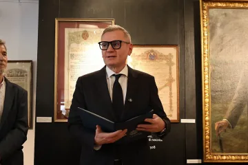 Министърът на културата с извънреден ход за Тревненската школа