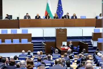 Гласуват нови удари срещу спекулата и промените за ВСС в парламента