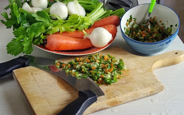 Ядем лук от Украйна, моркови от Испания