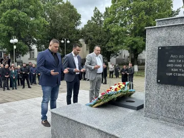 ДПС почете героите на демокрацията
