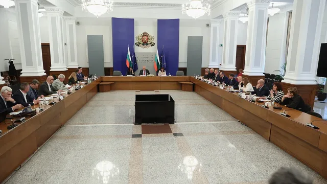 Тристранката заби. Разнобой за мерките срещу цените