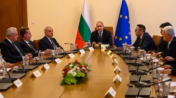 Радев бръкна в раната. Най-голямата административна реформа
