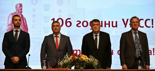 Министър със специално послание в златната книга на УНСС