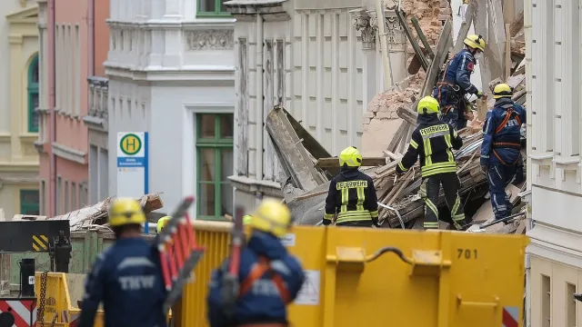 Българин остава в неизвестност под руините в Германия