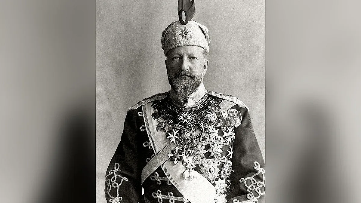 С траурна церемония погребват Цар Фердинанд в София