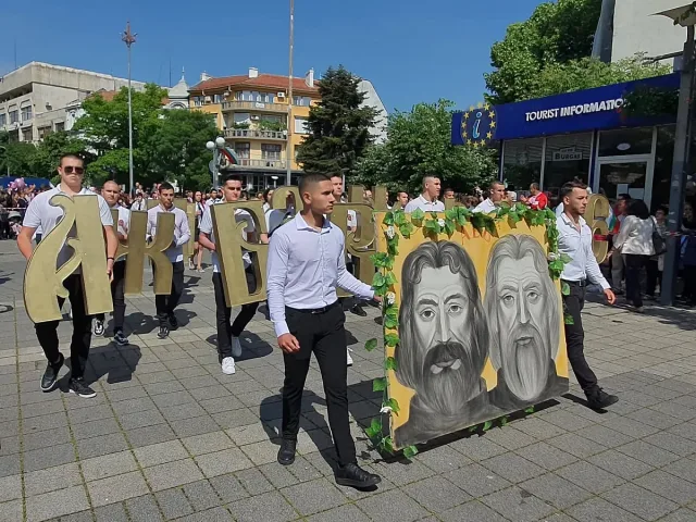 10 500 ученици и културни дейци ще се включат в най-пъстрото шествие за 24 май в Бургас
