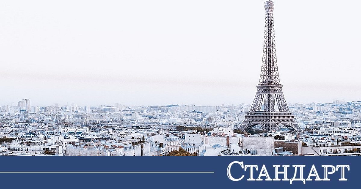 Продадоха стълбите на Айфеловата кула за 450 160 евро