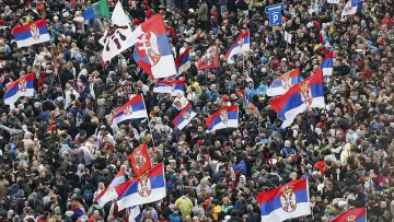 Сърбия ври и кипи! Хиляди към Белград, Вучич блокира пътища