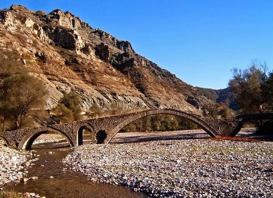 Двойникът на Дяволския мост привлича с уникална архитектура