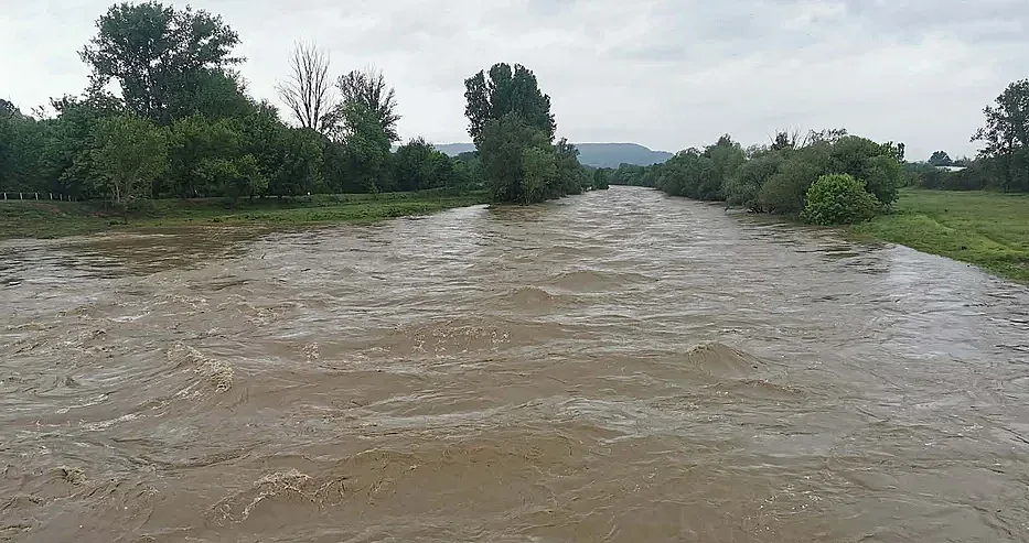 Апокалипсис в Севлиево!  Десетки къщи са под водата, издирват 55-годишен мъж (обновена)