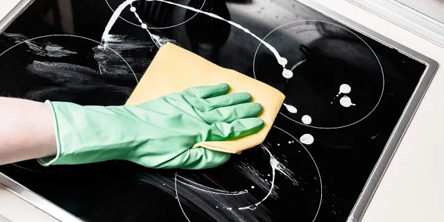 Как правилно да почистите индукционен котлон. Ефективни съвети