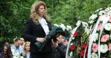 Илияна Йотова събра на крак държавния елит