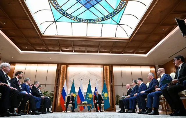 Путин в Астана - Казахстан демонстрира съюзнически жест към Москва
