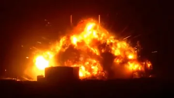 Космическите амбиции на Безос пламнаха при експлозия на „Ню Глен“