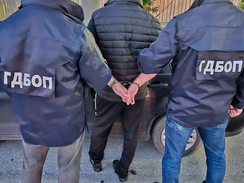 По петите са на наркогрупа, чийто бос ръководи от затвора