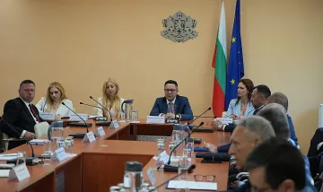 Вицепремиерът Пулев събра 73-ма експерти и им даде важна задача