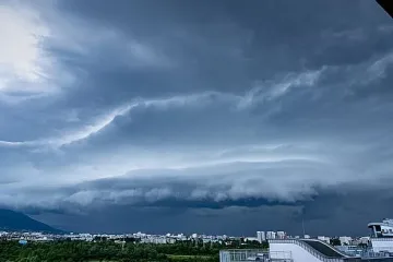 Супербурята настъпва. 8000 мълнии за час, 8 града под заплаха
