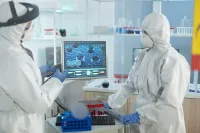 Новият щам на ебола вдигна света на крак. Бързат за ваксина