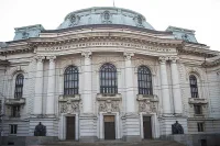 Цената на престижа: Космическите такси на платеното образование у нас