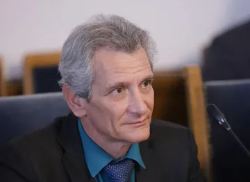 Рокада на върха. Още един зам.-министър аут