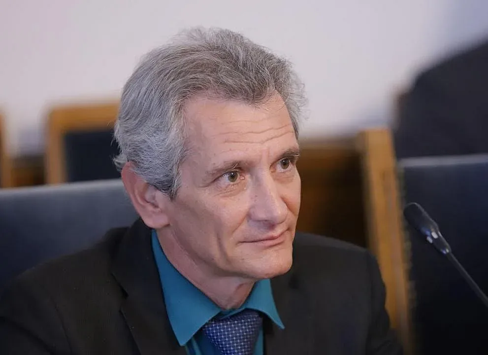 Рокада на върха. Още един зам.-министър аут