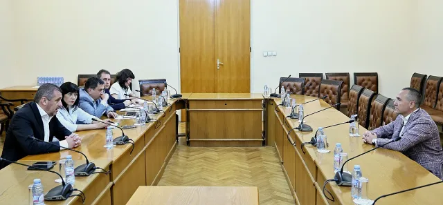 Министър Пеев: Целта ни е реални железопътни проекти с видими резултати