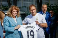 Йотова разкри фаворита си на Световното, получи дар от Стилиян