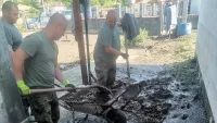 Армията продължава да помага за преодоляване на последствията от наводненията в област Сливен