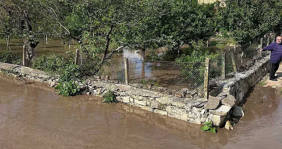 Селото потъна под вода. Бедствено е положението