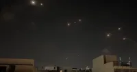 Иран удари Израел