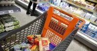 Почна се! КЗП погна веригите, първи нарушения с цените