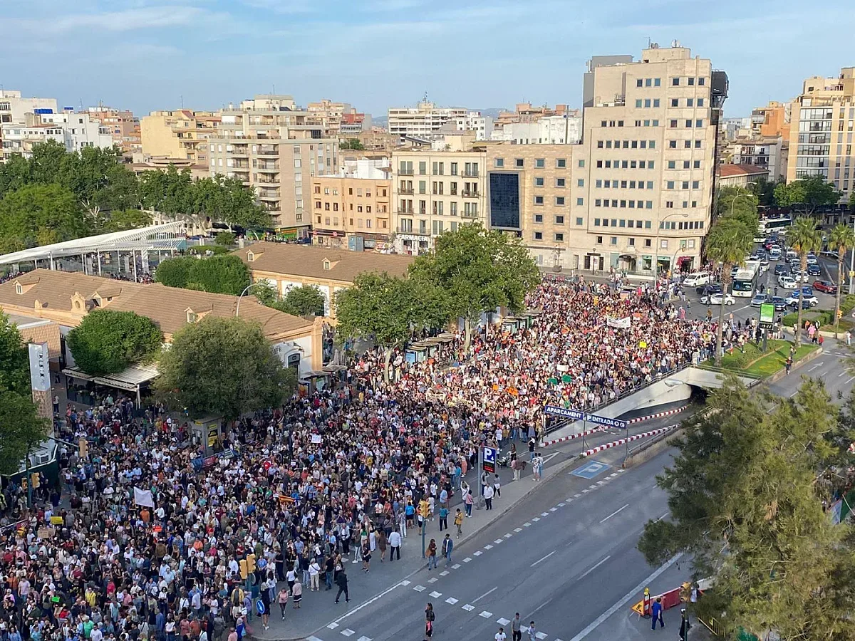 Топ световен курорт се вдигна на бунт срещу туристите