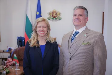 Михаела Доцова с нов ход за щатските визи. Важна среща