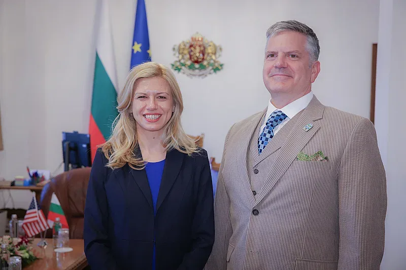 Михаела Доцова с нов ход за щатските визи. Важна среща