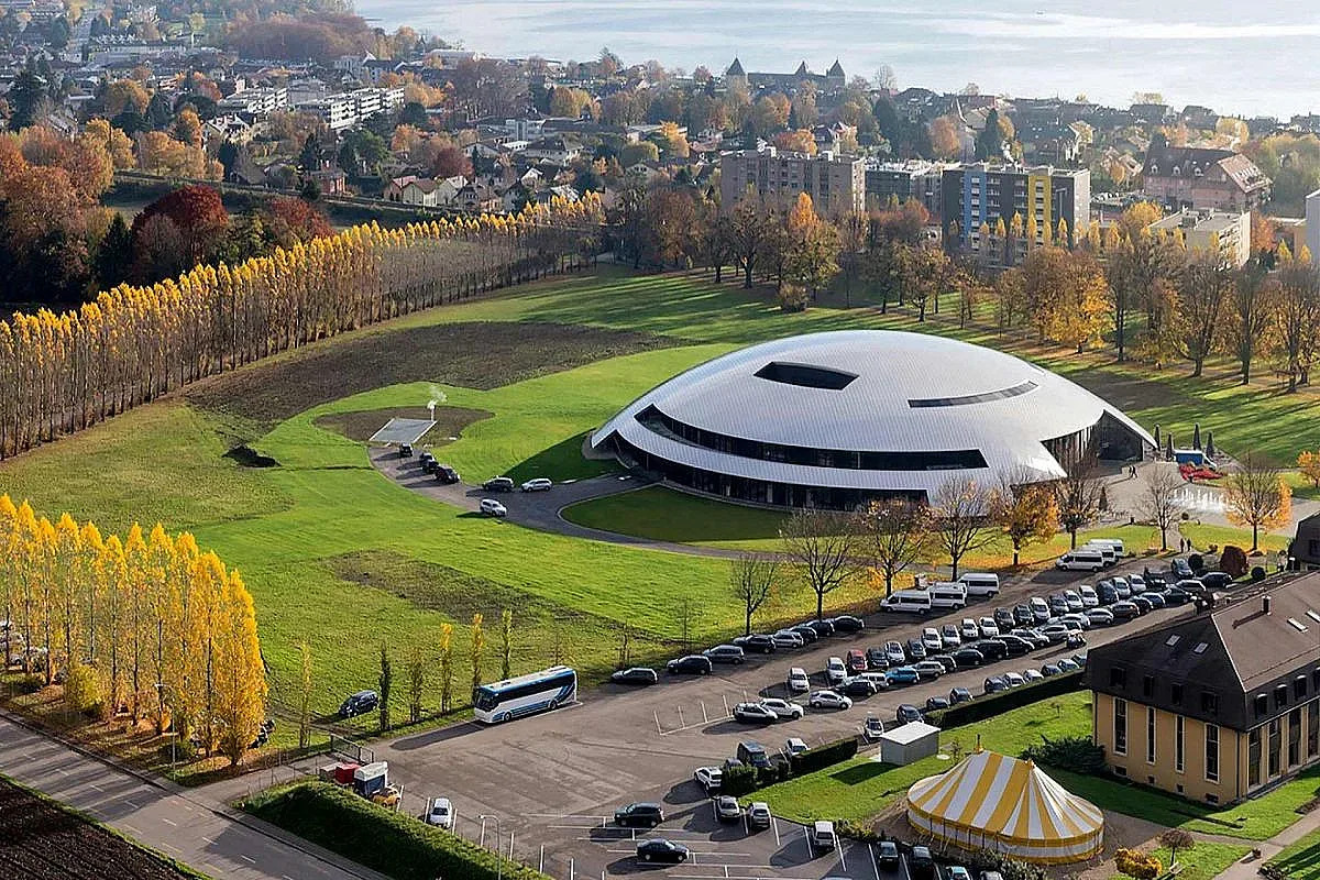 Това училище е по-скъпо от Харвард! Вижте кои величия са били в него