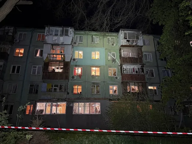 Дронове удариха Одеса: жена и две деца са ранени