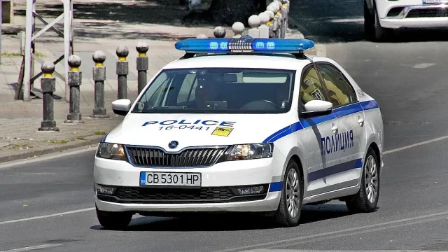 Пияна жена стреля с въздушна пушка в пернишко село, арестуваха я