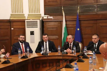 Държавата застава в защита на фермерите при натиск от пазара