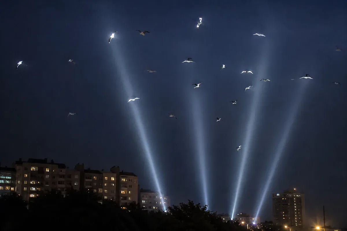 НЛО над София? Светлини в небето стреснаха хората ВИДЕО