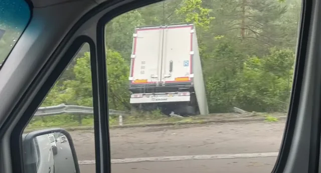 Тир се обърна на „Хемус“! Километрично задръстване след тунел "Витиня"