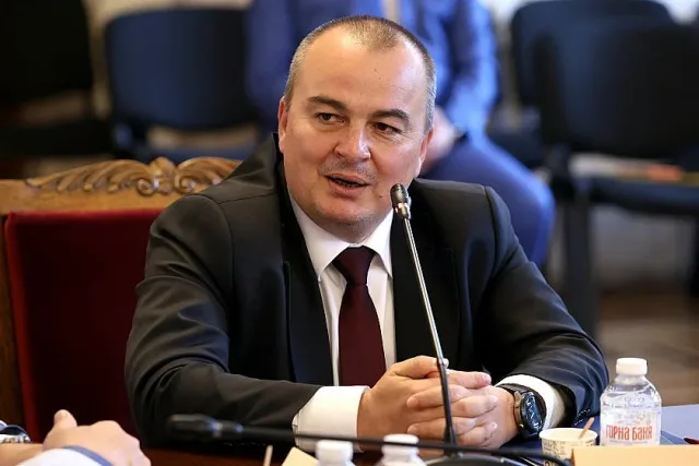 Министър Абровски увери: Ще пазим интересите на производителите 