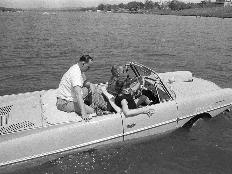 lyndon-johnson-amphicar