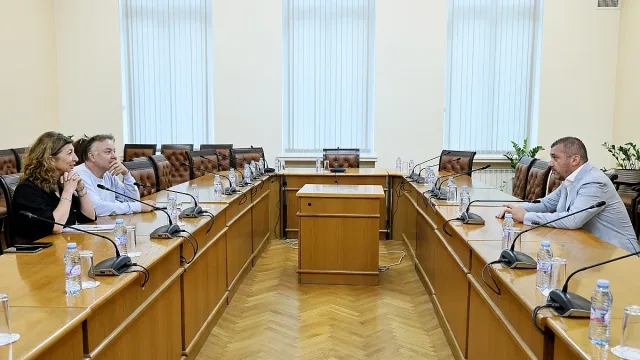 Министър Пеев: Когато проблемите са ясни, може да има реалистичен план за „Български пощи“